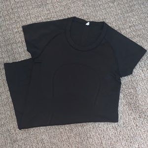 Lululemon black swiftly tech short sleeve size 2